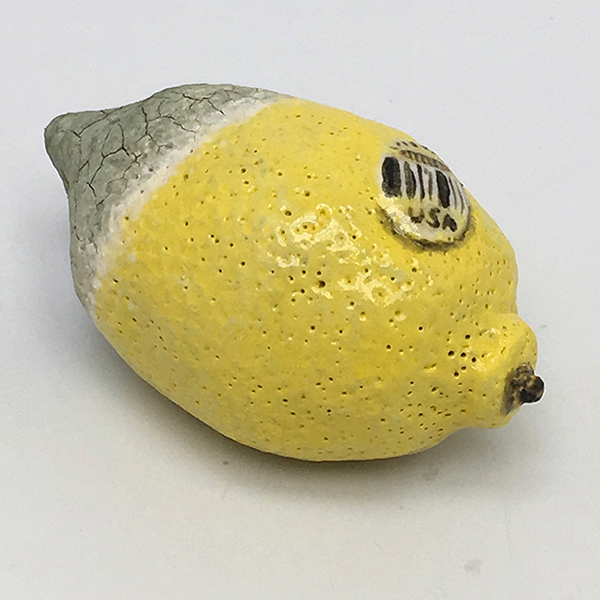 Molded lemon, ceramics and gaze, 2021
